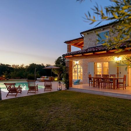 Villa Rajski Dvori Sveti Lovrec Pazenaticki Exterior photo